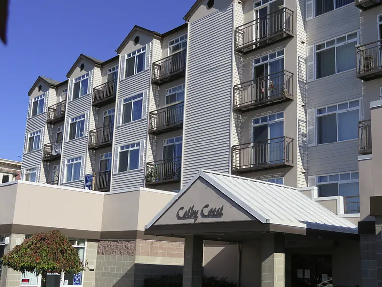 Colby Crest Apartments — Photo 19