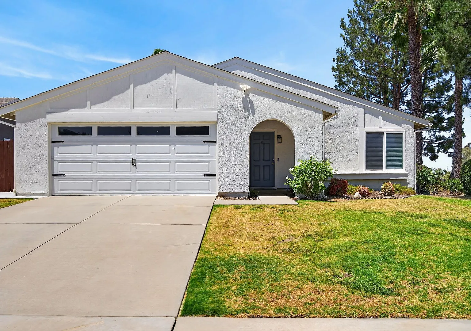 Charming Redlands Home — Photo 3