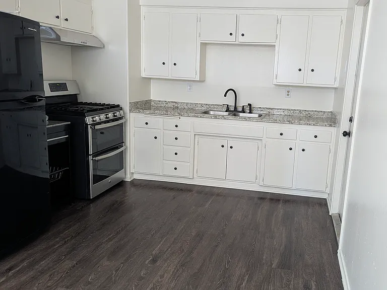 4404 Birch St — Photo 2