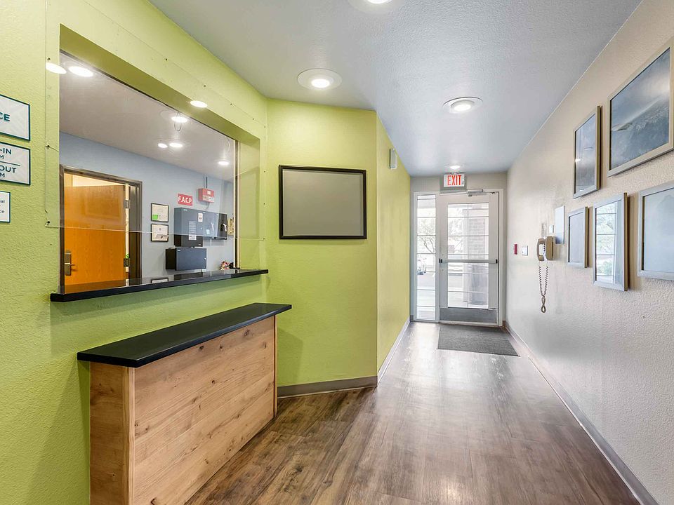Lobby and Guest Check-in