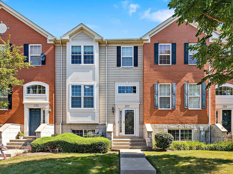 1st image of 257 Comstock Dr #257