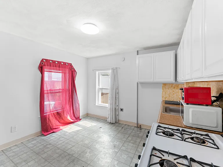 50 Moore St #2R — Photo 24