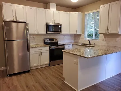 2 bed, 1.5 bath, 818 sqft, $1,655 — Photo 4