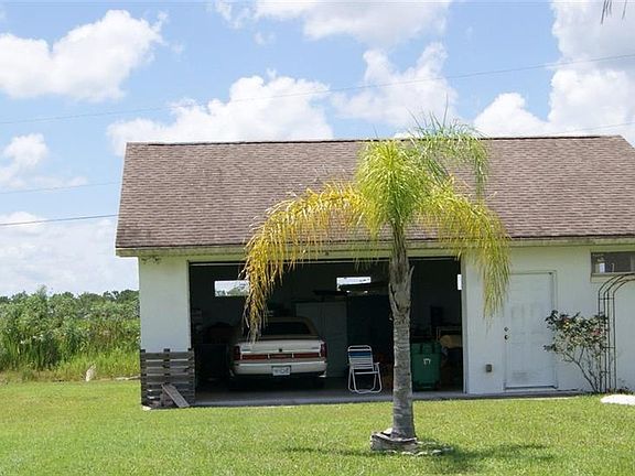 2nd image of 2201 Poinciana Dr