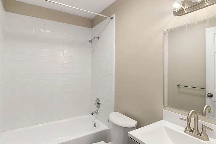 3 bed, 1.0 bath, 1200 sqft, $1,400 — Photo 4