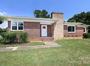 737 8th St SW, Hickory, NC 28602