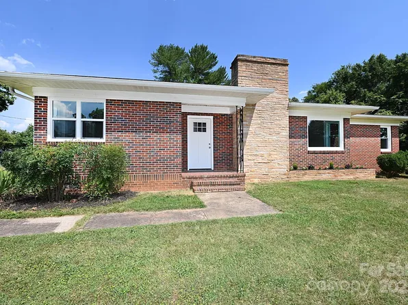 737 8th St SW, Hickory, NC 28602