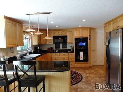 4th image of 2436 Applewood Cir