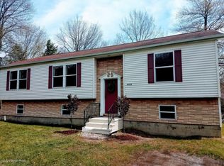 677 Country Place Dr, Tobyhanna, PA