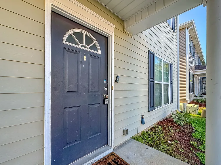 1965 Corvallis Ave — Photo 2