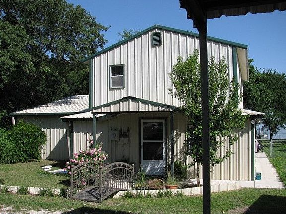 3rd image of 180 Meadow Pond Ct