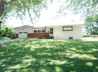 2401 S Ellison Way, Independence, MO 64055