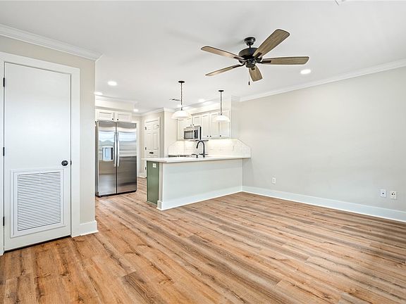 5th image of 327 N Ross St #236