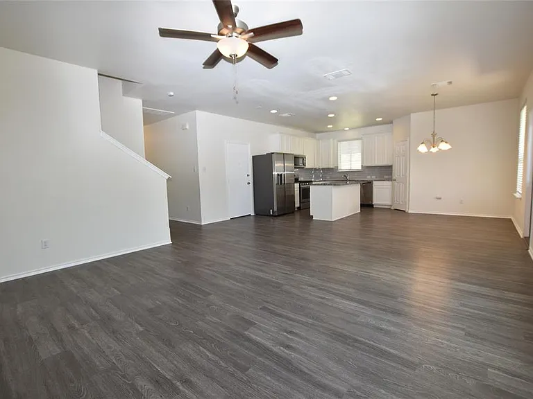700 Bayberry Cir — Photo 18