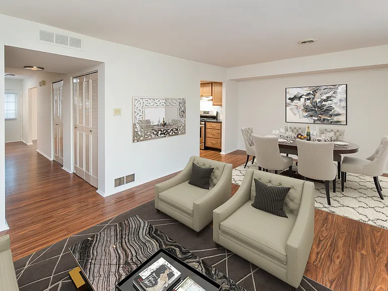 Country Club Apartments — Photo 6