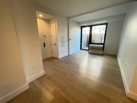 Rented by Tapiro Realty | media 47