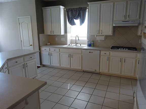 5th image of 2430 Bay Hill Dr