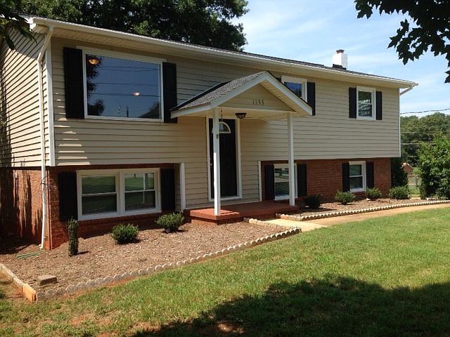 1st image of 1355 Fieldcrest Dr
