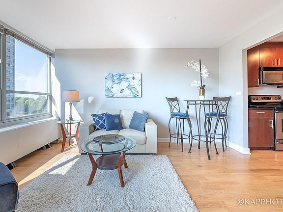 2nd image of 3550 N Lake Shore Dr APT 509