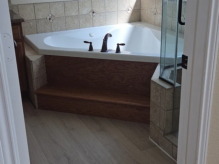 Master bath jacuzzi tub