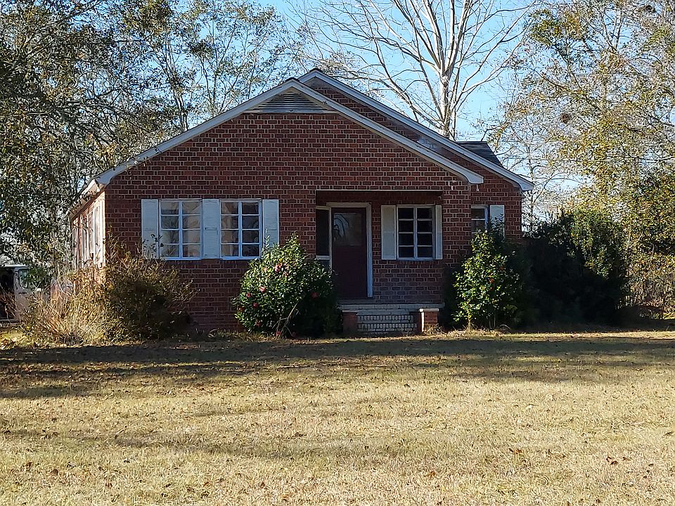 Front of home - more pictures to be posted soon 
KUNES REAL ESTATE DOES NOT DO ANY KIND OF PAYMENTS ONLINE OR VIA PHONES - WE ONLY DEAL IN PERSON FACE TO FACE - DO NOT SEND MONEY ELECTRONIC OR BY CELL PHONE