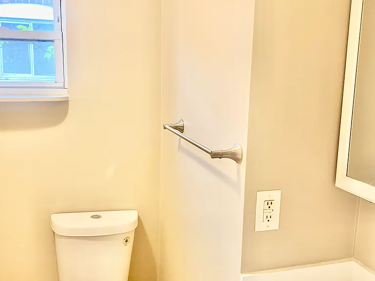 65 Railroad Ave — Photo 7