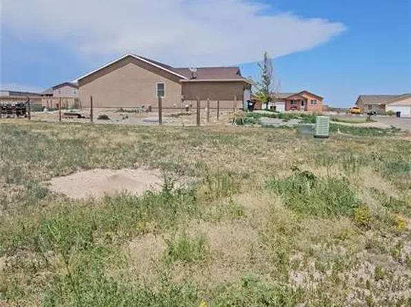 385 E Larchmont Dr, Pueblo West, CO 81007