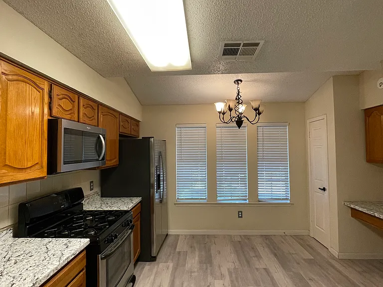 13719 Cambourne Dr — Photo 11