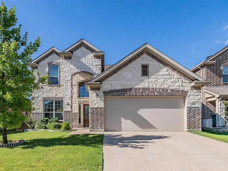 11621 Parade Dr — Photo 2