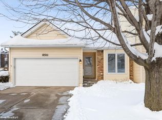 8511 Hickory Ln, Urbandale, IA 50322