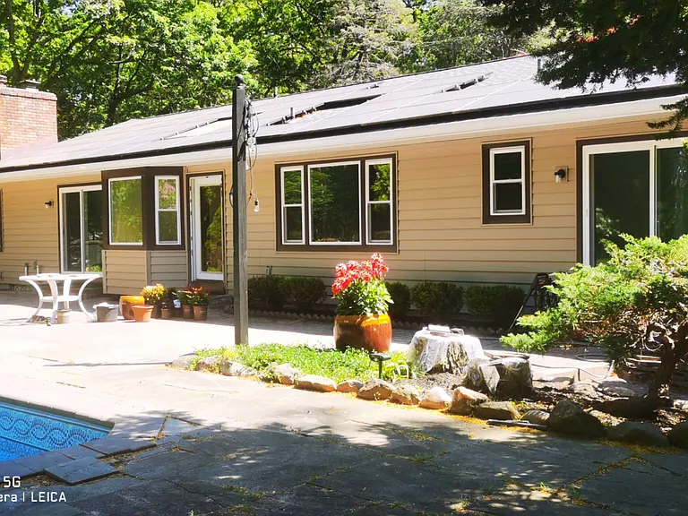 Circle Dr — Photo 2