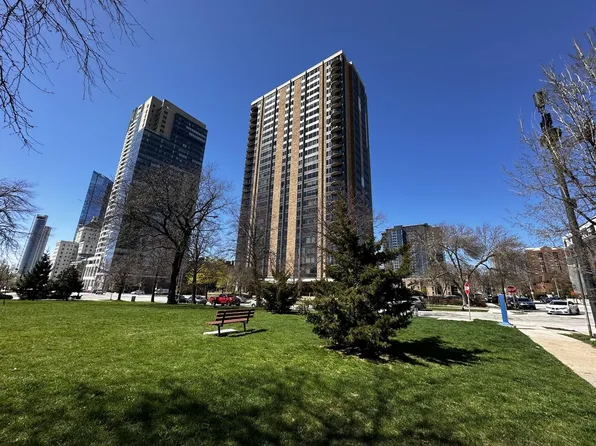 929 North Astor STREET #1204, Milwaukee, WI 53202