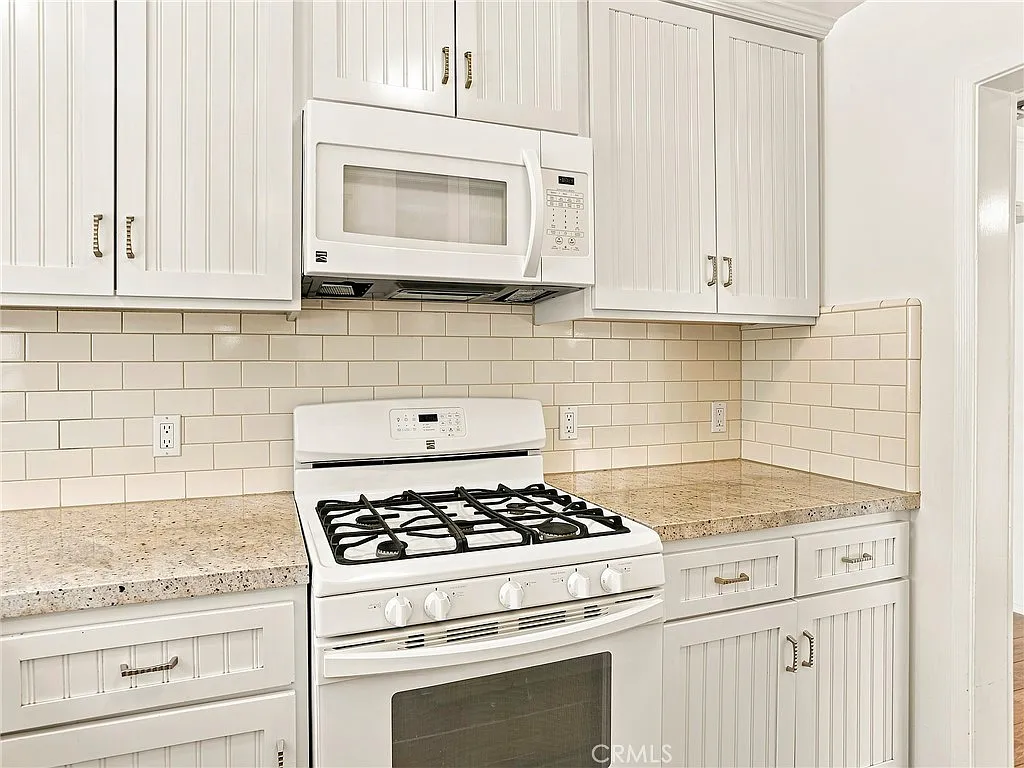 2 bed, 816 sqft, $3,993 — Photo 4