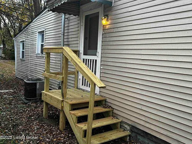 1422 Clara Ave — Photo 5
