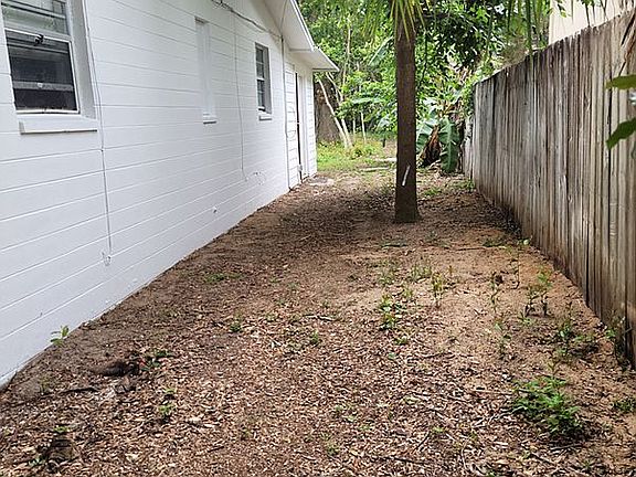 4th image of 1124 Landers St
