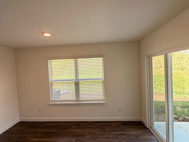 7033 Randleman Dr — Photo 5