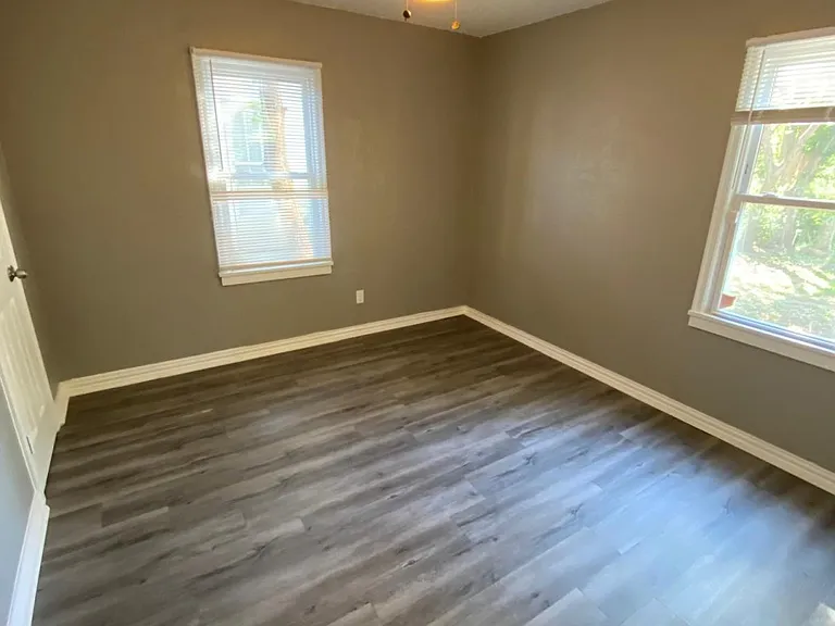 210 W Jacobs Dr — Photo 6