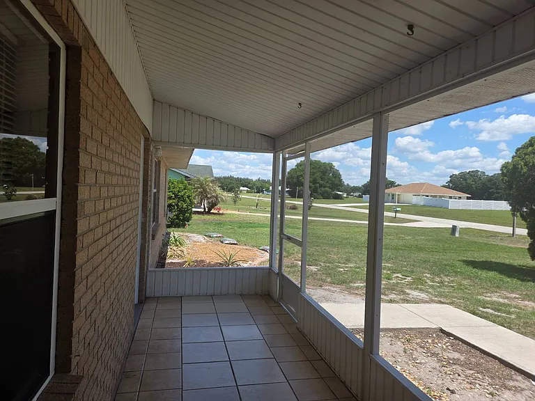 208 Mirador Dr — Photo 4