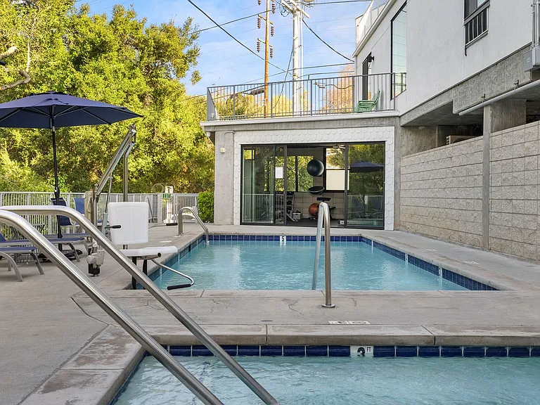 Arroyo LA Designer Studio Community Living — Photo 11