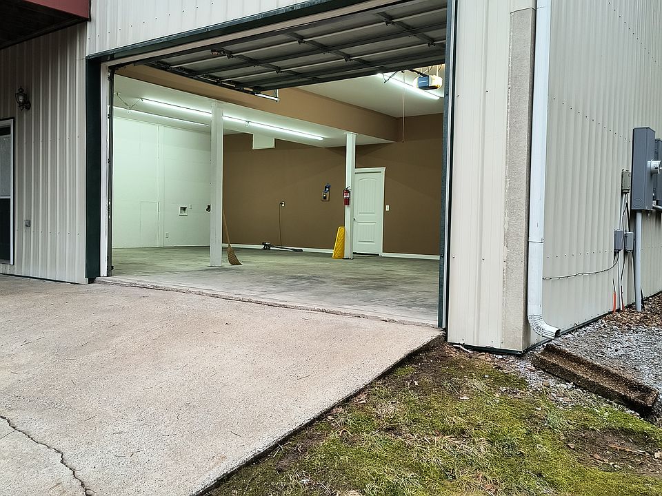 Insulated Garage with Operator