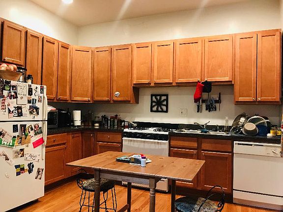 3rd image of 3152 N Francisco Ave #1