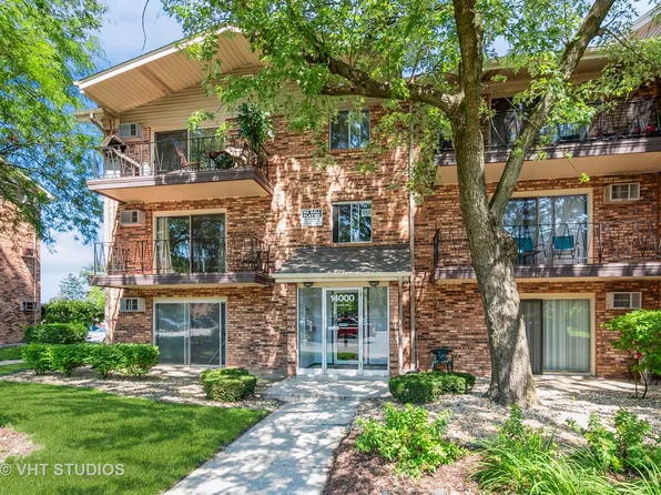 14000 Waterbury Dr APT 1004, Crestwood, IL 60418