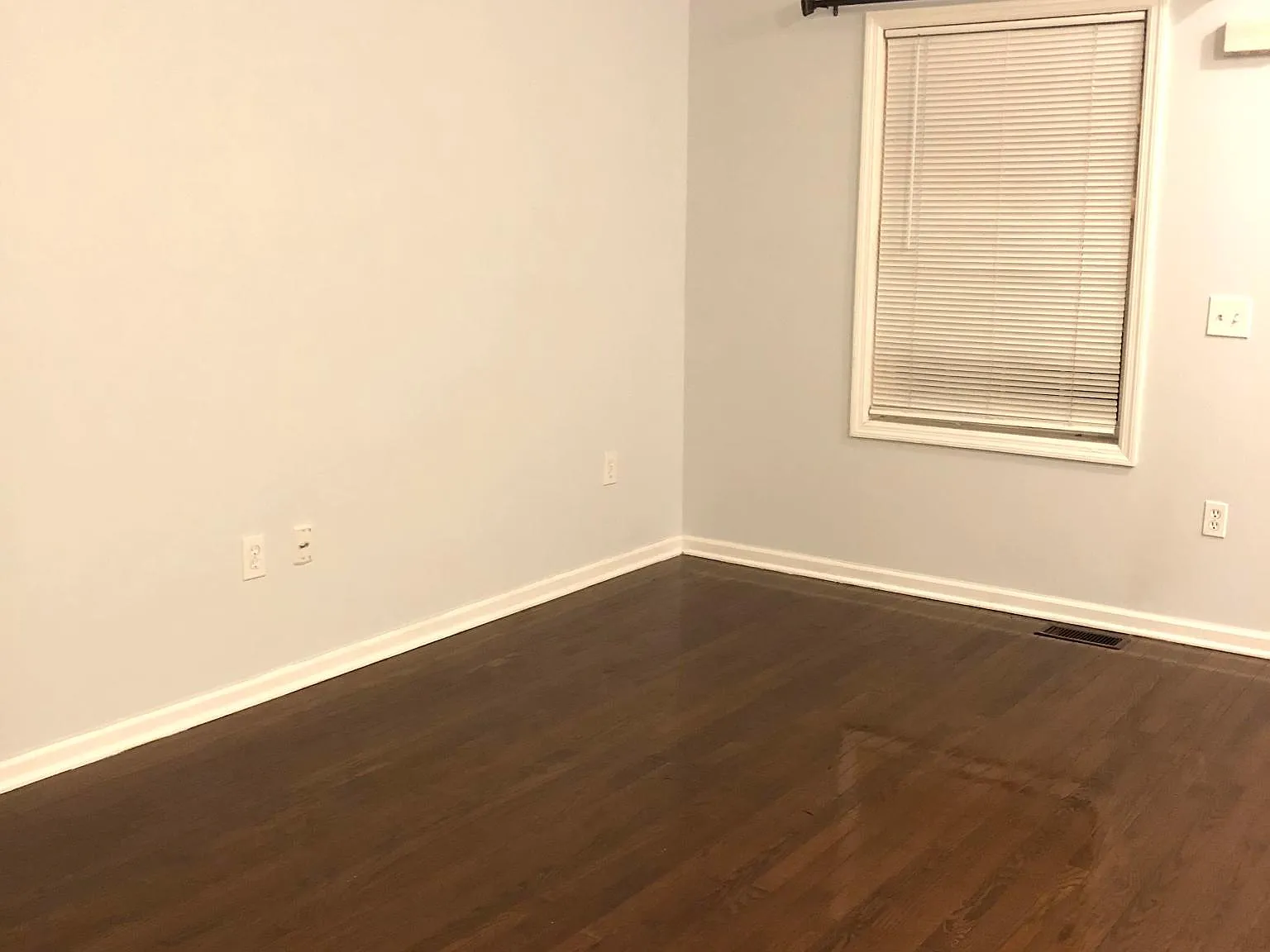 3 bed, 2.5 bath, 1408 sqft, $2,100 — Photo 4