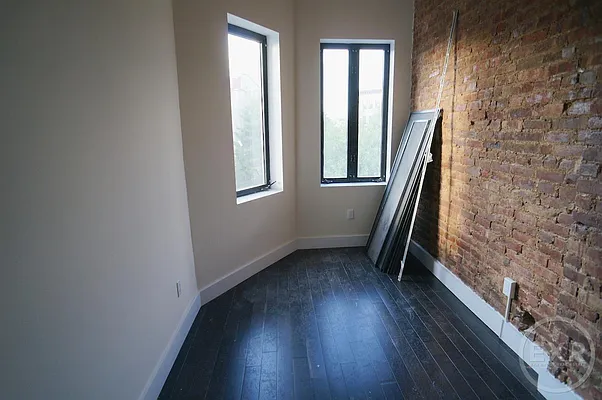 Rented by EXR | media 13