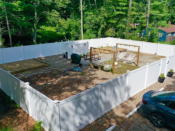 2nd image of 226 Roxy Cahoon Rd