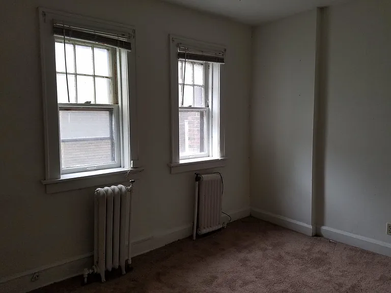 2528 N Maryland Ave — Photo 28