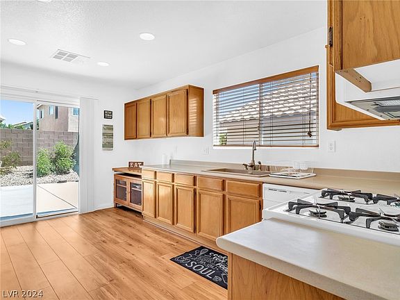 4th image of 9490 W Diablo Dr