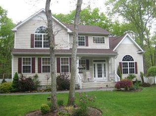 96B Raynor Rd, Ridge, NY 11961