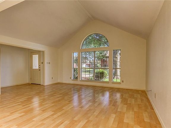 4th image of 3317 Hillpark Ln