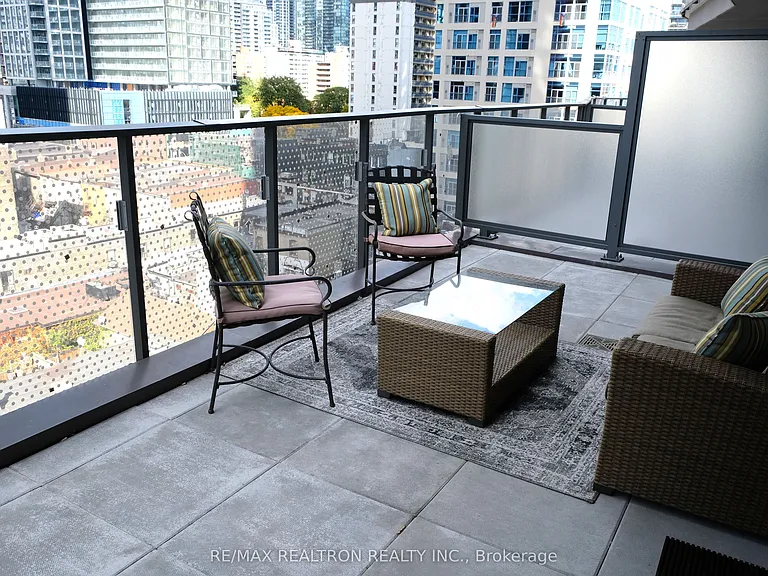 11 Wellesley St W #613 — Photo 17